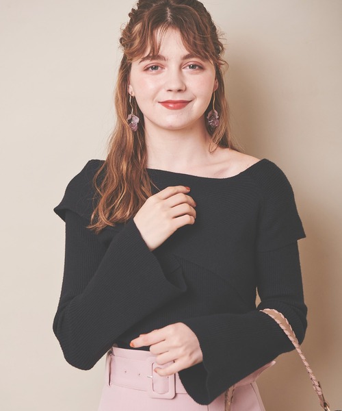 31 Sons de mode(トランテアン ソン ドゥ モード)の「アシメデザインフレアスリーブニット(ニット/セーター・レディース・ブラック/オフホワイト/サックスブルー・36)」の3枚目の写真