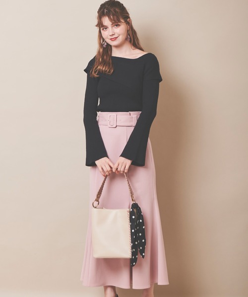 31 Sons de mode(トランテアン ソン ドゥ モード)の「アシメデザインフレアスリーブニット(ニット/セーター・レディース・ブラック/オフホワイト/サックスブルー・36)」の10枚目の写真