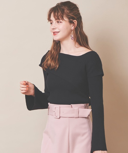 31 Sons de mode(トランテアン ソン ドゥ モード)の「アシメデザインフレアスリーブニット(ニット/セーター・レディース・ブラック/オフホワイト/サックスブルー・36)」の5枚目の写真