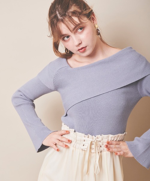 31 Sons de mode(トランテアン ソン ドゥ モード)の「アシメデザインフレアスリーブニット(ニット/セーター・レディース・ブラック/オフホワイト/サックスブルー・36)」の16枚目の写真