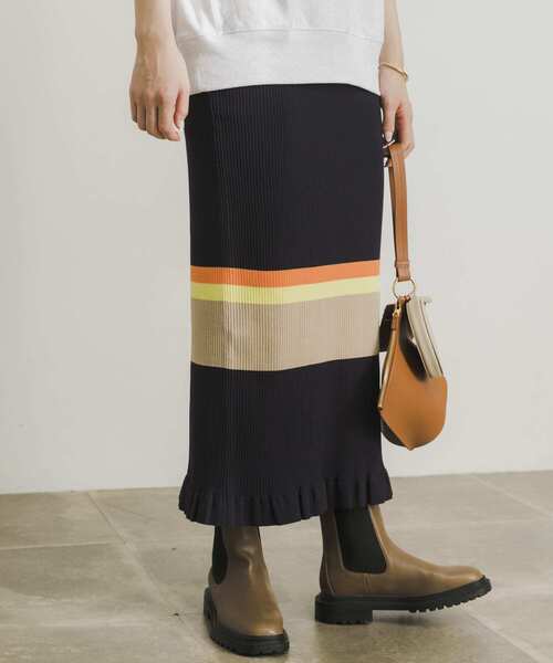 URBAN RESEARCH(アーバンリサーチ)の「マルチボーダーニットスカート(スカート・レディース・チャコールグレー/ネイビー・FREE)」の6枚目の写真