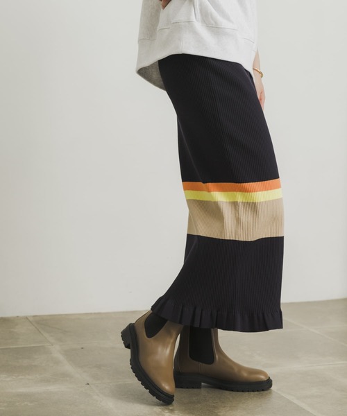 URBAN RESEARCH(アーバンリサーチ)の「マルチボーダーニットスカート(スカート・レディース・チャコールグレー/ネイビー・FREE)」の7枚目の写真