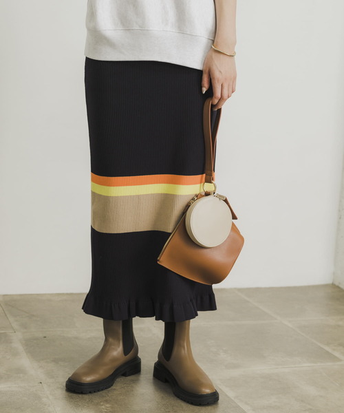 URBAN RESEARCH(アーバンリサーチ)の「マルチボーダーニットスカート(スカート・レディース・チャコールグレー/ネイビー・FREE)」の8枚目の写真