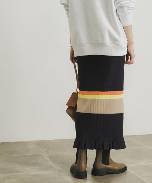 URBAN RESEARCH(アーバンリサーチ)の「マルチボーダーニットスカート(スカート・レディース・チャコールグレー/ネイビー・FREE)」の9枚目の写真