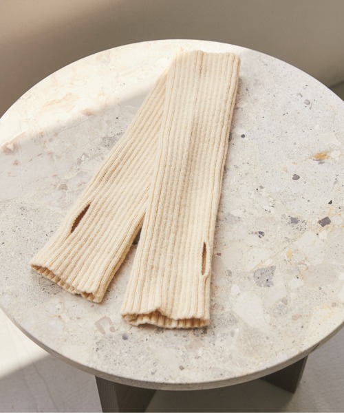 ANGIE（アンジー）の「リブニットアームウォーマー/手袋（アームカバー・レディース・杢グレー/ブラウン/ブラック/アイボリー・FREE）」の14枚目の写真