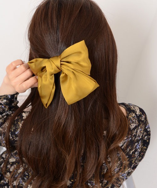VIBGYOR Women（ヴィブジョー　ウィメン）の「【float】サテン ビッグリボン バレッタ【7色展開】（バレッタ/ヘアクリップ・レディース・ブラック/グリーン/ネイビー/レッド/ピンク/マスタード/ワインレッド・FREE）」の16枚目の写真