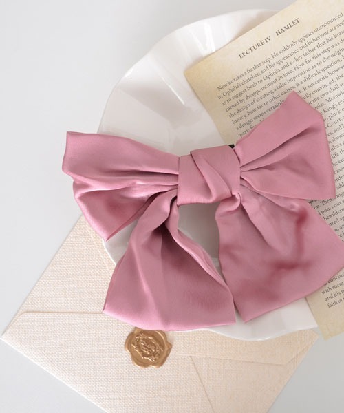 VIBGYOR Women（ヴィブジョー　ウィメン）の「【float】サテン ビッグリボン バレッタ【7色展開】（バレッタ/ヘアクリップ・レディース・ブラック/グリーン/ネイビー/レッド/ピンク/マスタード/ワインレッド・FREE）」の22枚目の写真