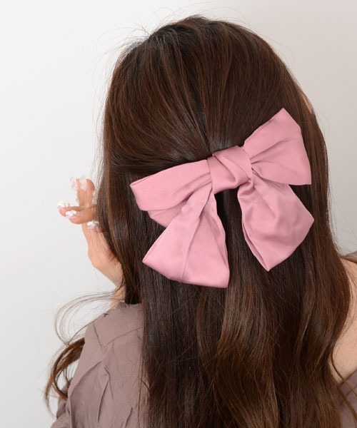 VIBGYOR Women（ヴィブジョー　ウィメン）の「【float】サテン ビッグリボン バレッタ【7色展開】（バレッタ/ヘアクリップ・レディース・ブラック/グリーン/ネイビー/レッド/ピンク/マスタード/ワインレッド・FREE）」の20枚目の写真