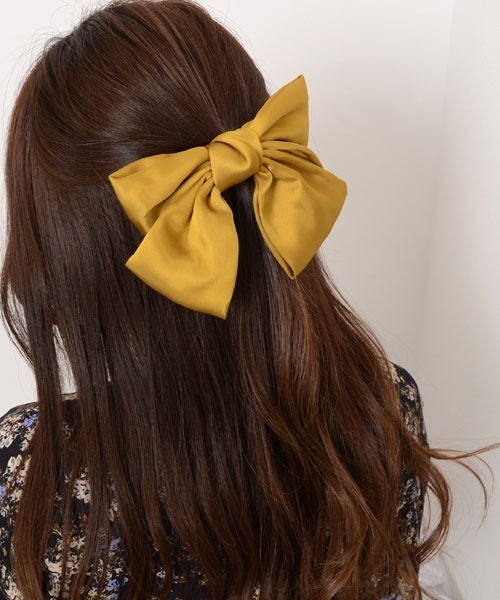VIBGYOR Women（ヴィブジョー　ウィメン）の「【float】サテン ビッグリボン バレッタ【7色展開】（バレッタ/ヘアクリップ・レディース・ブラック/グリーン/ネイビー/レッド/ピンク/マスタード/ワインレッド・FREE）」の15枚目の写真