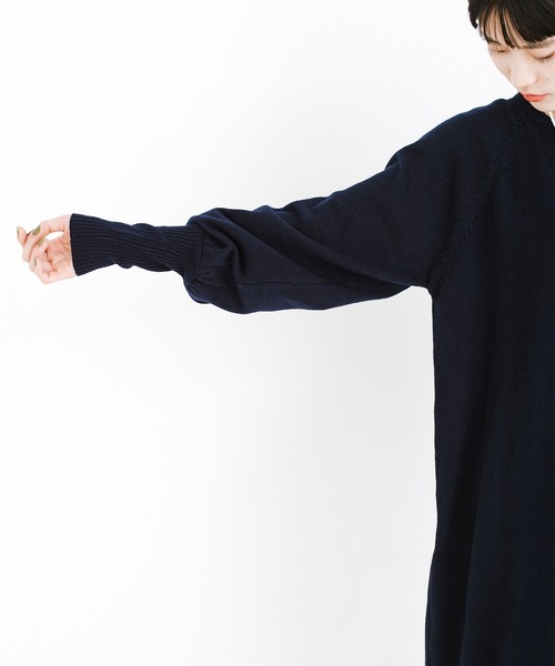 haco!(ハコ)の「昔憧れていた凛と背筋の伸びた自信に溢れた大人へ近づくニットワンピース〈ちゃっかりアンチピリング加工〉by que made me(ワンピース・レディース・ネイビー/ブルー・SMALL/MEDIUM/X-LARGE/LARGE)」の6枚目の写真