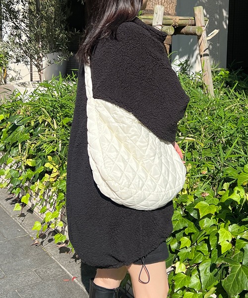 kutir（クティール）の「キルティングショルダーバッグ（ショルダーバッグ・レディース・ブラック/ホワイト・FREE）」の6枚目の写真