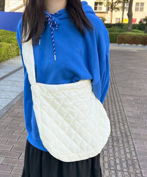 kutir（クティール）の「キルティングショルダーバッグ（ショルダーバッグ・レディース・ブラック/ホワイト・FREE）」の3枚目の写真