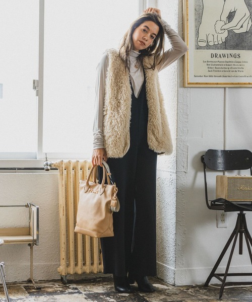 BAYFLOW(ベイフロー)の「Vネックサロペット(サロペット/オーバーオール・レディース・ブラック/ベージュ・SMALL/MEDIUM)」の4枚目の写真