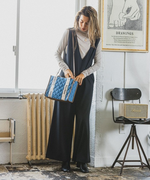 BAYFLOW(ベイフロー)の「Vネックサロペット(サロペット/オーバーオール・レディース・ブラック/ベージュ・SMALL/MEDIUM)」の5枚目の写真