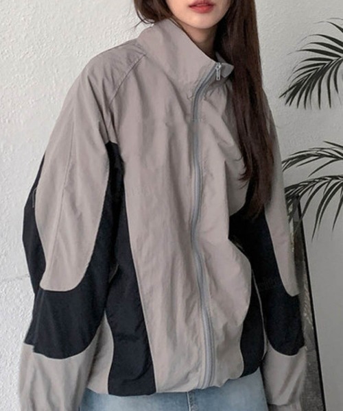 Dalfwin（ダールフィン）の「韓国ファッションバイカラー配色トラックジャケット（ブルゾン・レディース・ブラック/ベージュ/カーキ・FREE）」の3枚目の写真