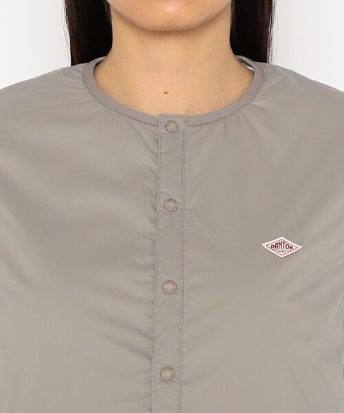 DANTON(ダントン)の「WOMEN'S INSULATION COLLARLESS VEST(ダウンベスト・レディース・カーキ系1/ネイビー/グレー/ブラック/グレー系その他・S/XS/M)」の9枚目の写真