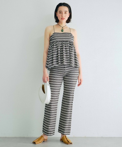 GALLARDAGALANTE（ガリャルダガランテ）の「プリントフレアパンツ（その他パンツ・レディース・ブラック・0/1）」の2枚目の写真