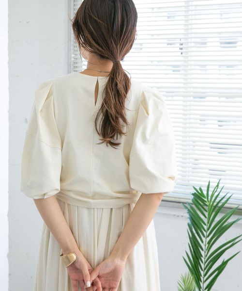 KBF（ケイビーエフ）の「ドロストデザインカットソー（Tシャツ/カットソー・レディース・オフホワイト/ブラック/ラベンダー/アイボリー・ONE）」の3枚目の写真