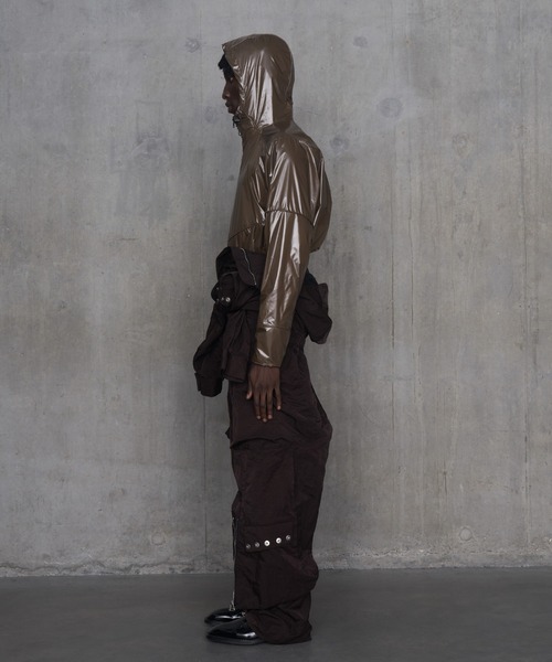 Omar Afridi（オマールアフリディ）の「OLIVE ERUPT PARKA（ナイロン