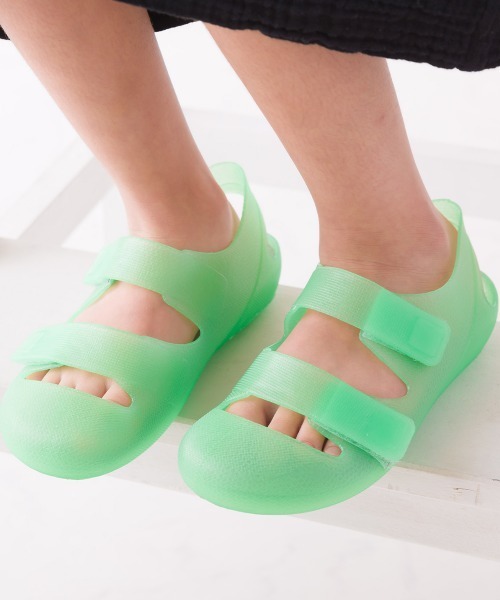 OMNES（オムネス）の「キッズダブルベルトビーンズサンダル（サンダル・キッズ・モスグリーン/ミント/サーモンピンク/ブラウン/ネイビー/コーラルピンク・13.0cm/14cm/15cm/16.0cm/17.0cm/18.0cm/19.0cm/20.0cm/21.0cm/22.0cm）」の11枚目の写真