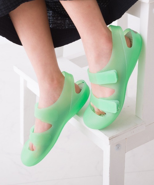 OMNES（オムネス）の「キッズダブルベルトビーンズサンダル（サンダル・キッズ・モスグリーン/ミント/サーモンピンク/ブラウン/ネイビー/コーラルピンク・13.0cm/14cm/15cm/16.0cm/17.0cm/18.0cm/19.0cm/20.0cm/21.0cm/22.0cm）」の12枚目の写真