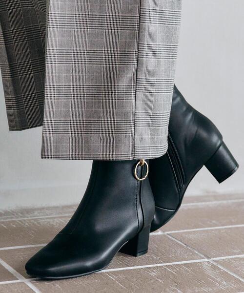 grove（グローブ）の「◆きらりとゆれるメタルリングが上品な印象のショートブーツ【人間工学】（ブーツ・レディース・チャコール/ライトグレー/ブラック/チャコールグレー/ダークブラウン系7/ブラック系7・35/45/30）」の3枚目の写真