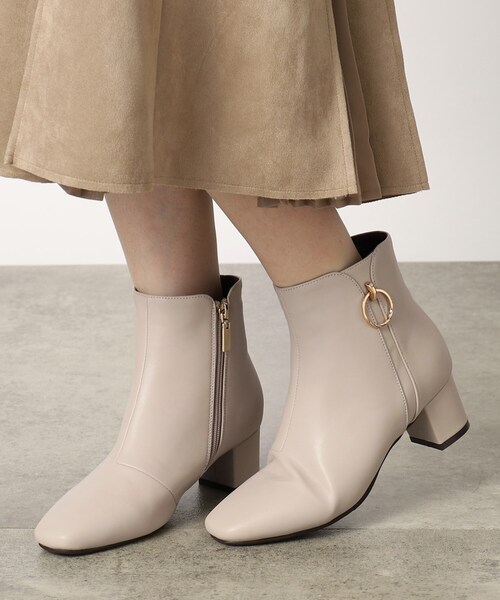 grove（グローブ）の「◆きらりとゆれるメタルリングが上品な印象のショートブーツ【人間工学】（ブーツ・レディース・チャコール/ライトグレー/ブラック/チャコールグレー/ダークブラウン系7/ブラック系7・35/45/30）」の13枚目の写真
