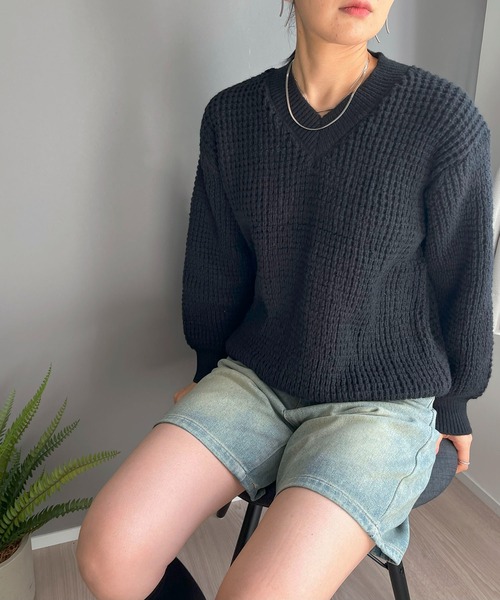 Jewelobe(ジュエローブ)の「ワッフル編みVネックルーズニット(ニット/セーター・レディース・ブラック/グリーン/ピンク/ホワイト/ブラウン・FREE)」の21枚目の写真