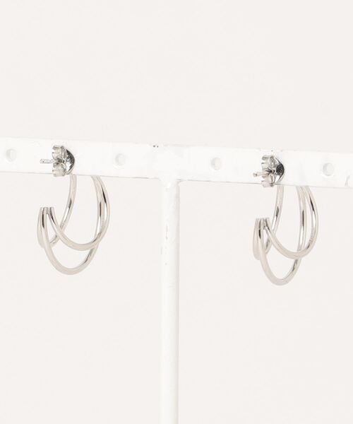 YArKA（ヤーカ）の「【YArKA/ヤーカ】crescent moon motif earing(pierce)[MIDZU3] / 三日月モチーフピアス（ピアス（両耳用）・レディース・シルバー・FREE）」の2枚目の写真