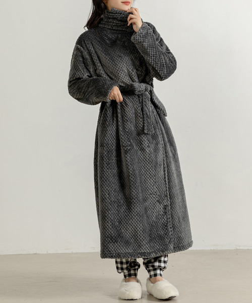 DAY CLOSET（デイ クローゼット）の「レディース ルームウェア モコモコ襟付きボリュームロングボアガウン[腰紐付き]（ガウン/バスローブ・レディース・チャコールグレー/モカ/ベージュ/ネイビー・M/L）」の11枚目の写真