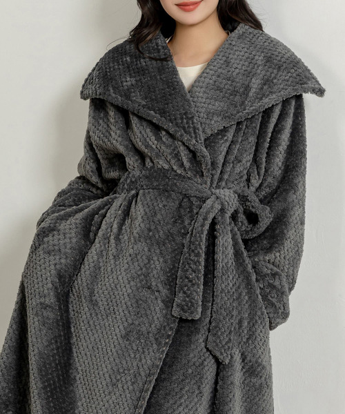 DAY CLOSET（デイ クローゼット）の「レディース ルームウェア モコモコ襟付きボリュームロングボアガウン[腰紐付き]（ガウン/バスローブ・レディース・チャコールグレー/モカ/ベージュ/ネイビー・M/L）」の13枚目の写真