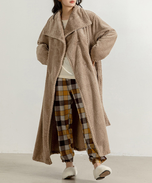 DAY CLOSET（デイ クローゼット）の「レディース ルームウェア モコモコ襟付きボリュームロングボアガウン[腰紐付き]（ガウン/バスローブ・レディース・チャコールグレー/モカ/ベージュ/ネイビー・M/L）」の17枚目の写真