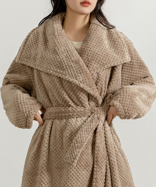 DAY CLOSET（デイ クローゼット）の「レディース ルームウェア モコモコ襟付きボリュームロングボアガウン[腰紐付き]（ガウン/バスローブ・レディース・チャコールグレー/モカ/ベージュ/ネイビー・M/L）」の21枚目の写真