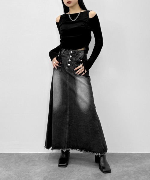LVEU.（ラブユ.）の「【LVEU.】カットアウトシャーリングリブトップス / トップス カットソー ニット シャーリング カットアウト 肌見せ クロップド ショート ブラック グレー（ニット/セーター・レディース・ブラック/グレー・FREE）」の3枚目の写真