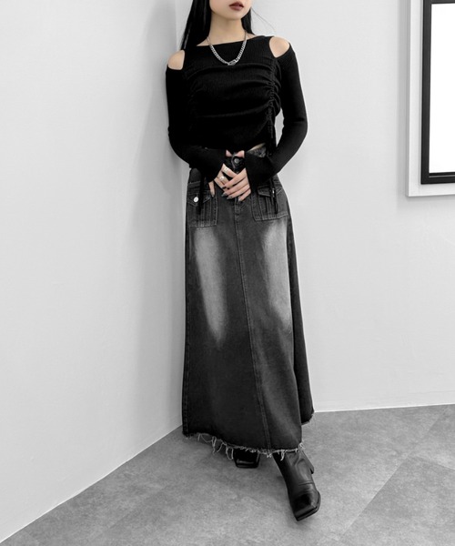 LVEU.（ラブユ.）の「【LVEU.】カットアウトシャーリングリブトップス / トップス カットソー ニット シャーリング カットアウト 肌見せ クロップド ショート ブラック グレー（ニット/セーター・レディース・ブラック/グレー・FREE）」の5枚目の写真