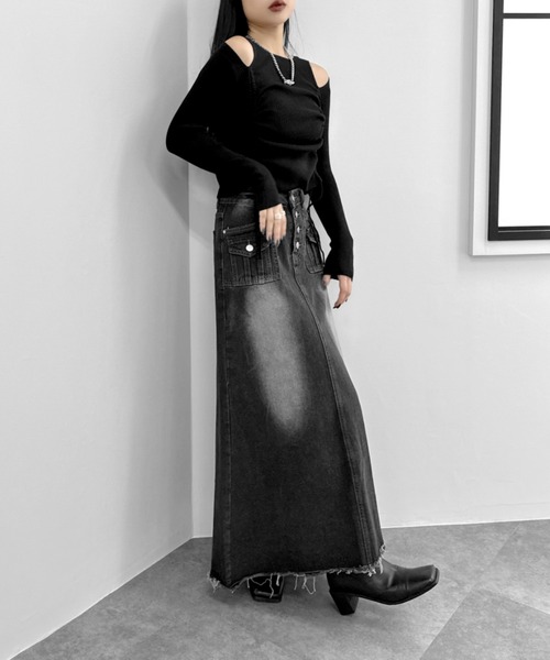 LVEU.（ラブユ.）の「【LVEU.】カットアウトシャーリングリブトップス / トップス カットソー ニット シャーリング カットアウト 肌見せ クロップド ショート ブラック グレー（ニット/セーター・レディース・ブラック/グレー・FREE）」の6枚目の写真