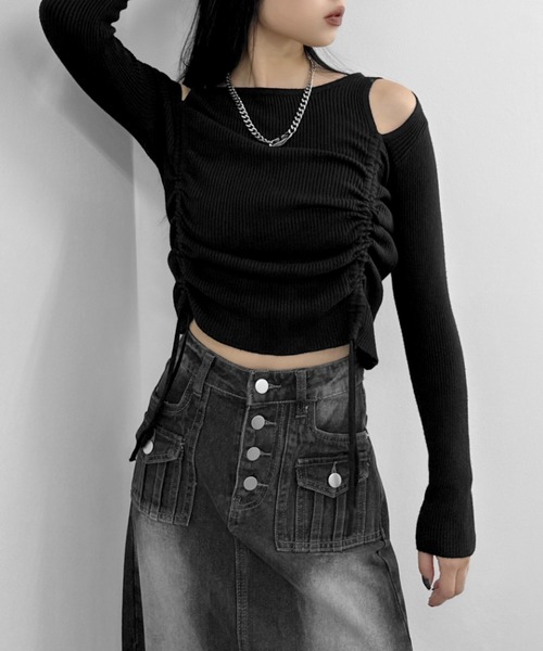 LVEU.（ラブユ.）の「【LVEU.】カットアウトシャーリングリブトップス / トップス カットソー ニット シャーリング カットアウト 肌見せ クロップド ショート ブラック グレー（ニット/セーター・レディース・ブラック/グレー・FREE）」の7枚目の写真