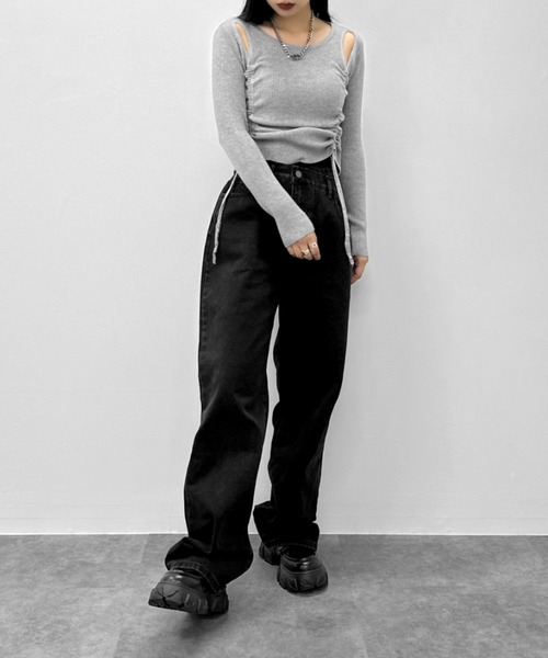 LVEU.（ラブユ.）の「【LVEU.】カットアウトシャーリングリブトップス / トップス カットソー ニット シャーリング カットアウト 肌見せ クロップド ショート ブラック グレー（ニット/セーター・レディース・ブラック/グレー・FREE）」の9枚目の写真