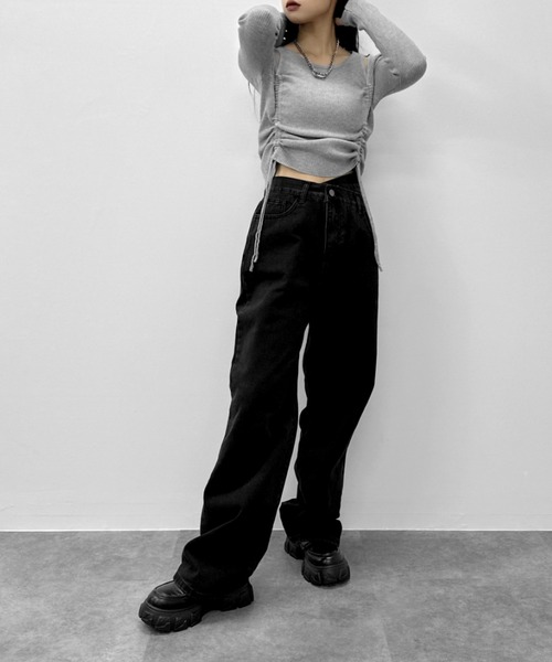 LVEU.（ラブユ.）の「【LVEU.】カットアウトシャーリングリブトップス / トップス カットソー ニット シャーリング カットアウト 肌見せ クロップド ショート ブラック グレー（ニット/セーター・レディース・ブラック/グレー・FREE）」の10枚目の写真