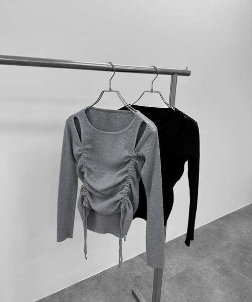 LVEU.（ラブユ.）の「【LVEU.】カットアウトシャーリングリブトップス / トップス カットソー ニット シャーリング カットアウト 肌見せ クロップド ショート ブラック グレー（ニット/セーター・レディース・ブラック/グレー・FREE）」の16枚目の写真