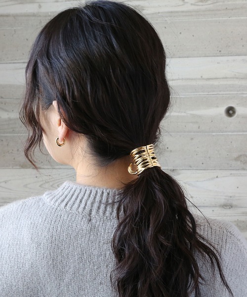 colleca la（コレカラ）の「コイルタイトポニーバンスクリップ（バレッタ/ヘアクリップ・レディース・ブラック/ゴールド/シルバー・ﾌﾘ-）」の4枚目の写真