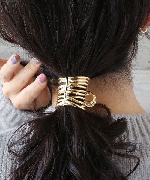 colleca la（コレカラ）の「コイルタイトポニーバンスクリップ（バレッタ/ヘアクリップ・レディース・ブラック/ゴールド/シルバー・ﾌﾘ-）」の5枚目の写真