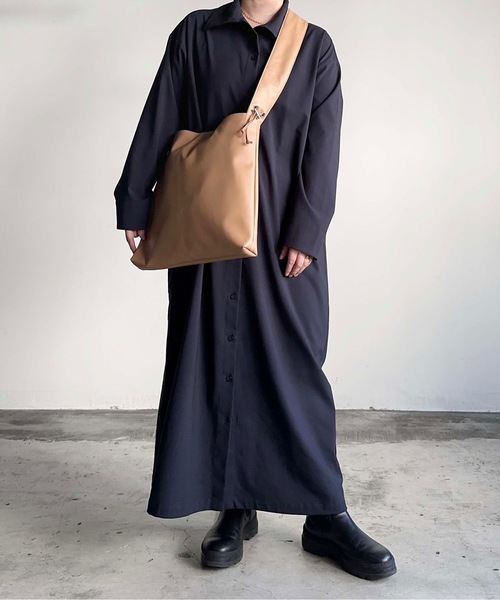 AT CREATION(アットクリエイション)の「EM : AT CREATION アウロショルダー(ショルダーバッグ・レディース・キャメル/サックスブルー/ブラック/アイボリー・FREE)」の11枚目の写真