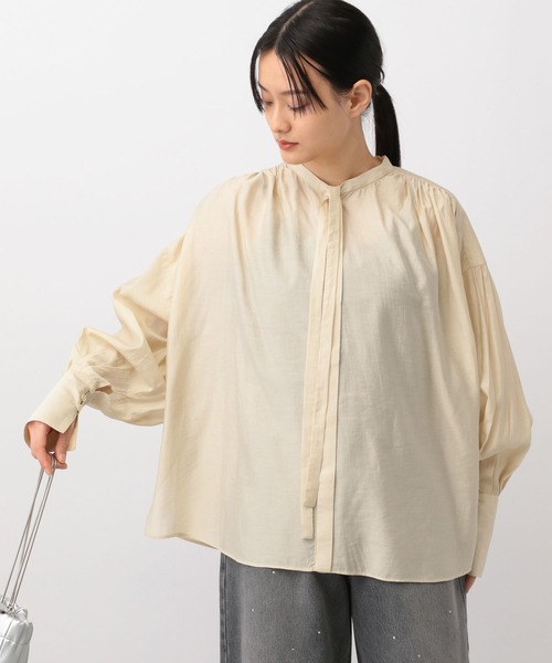 A part by（アパートバイ）の「ホソボウタイブラウス（シャツ/ブラウス・レディース・ネイビー/ライトベージュ/オフホワイト・FREE）」の2枚目の写真