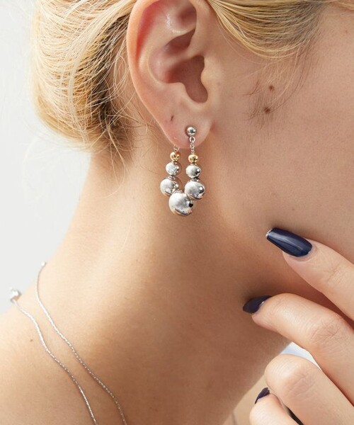 FREAK'S STORE（フリークスストア）の「限定展開　スライド ボール ピアス ２（ピアス（両耳用）・レディース・シルバー/ゴールド・ONE SIZE）」の4枚目の写真