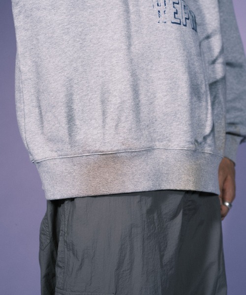 RePRODUCTION LABEL（リプロダクションレーベル）の「【ユニセックス】【RePRODUCTION LABEL / リプロダクションレーベル】ラグランミリタリーライクロゴスウェット（スウェット・レディース・ブラック/グレー・FREE）」の12枚目の写真