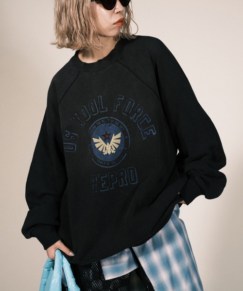 RePRODUCTION LABEL（リプロダクションレーベル）の「【ユニセックス】【RePRODUCTION LABEL / リプロダクションレーベル】ラグランミリタリーライクロゴスウェット（スウェット・レディース・ブラック/グレー・FREE）」の7枚目の写真