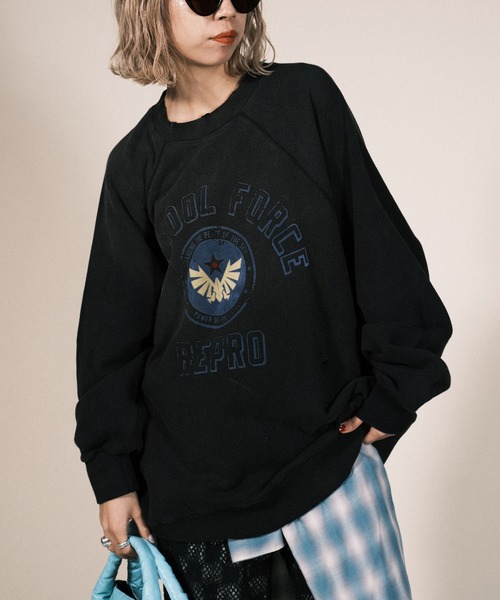 RePRODUCTION LABEL（リプロダクションレーベル）の「【ユニセックス】【RePRODUCTION LABEL / リプロダクションレーベル】ラグランミリタリーライクロゴスウェット（スウェット・レディース・ブラック/グレー・FREE）」の9枚目の写真