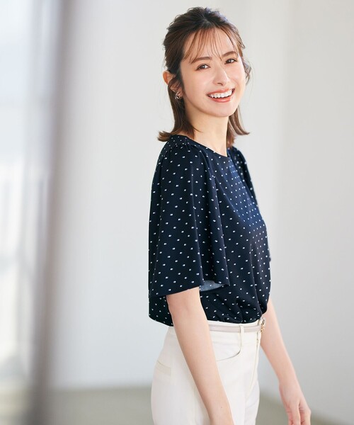 ANY SIS(エニィスィス)の「【接触冷感・吸水速乾・UVケア】エアリードレープスムース フレア袖 ブラウス(シャツ/ブラウス・レディース・ライトグレー系9/ライトグリーン系/ネイビー系9/ホワイト系/ホワイト系1/ブルー系・4)」の12枚目の写真