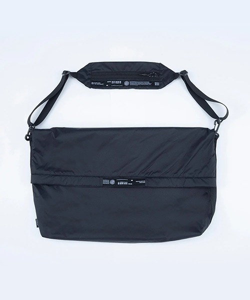 WEEKEND(ER)(ウィークエンダー)の「WEEKEND(ER) ウィークエンダー LIGHTWEIGHT PACKABLE SHOULDER BAG(ショルダーバッグ・レディース・ブラック/オレンジ・FREE)」の7枚目の写真